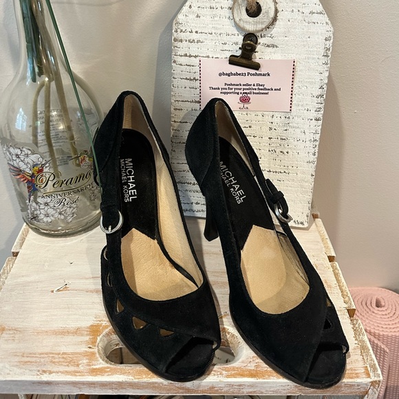 🍁Michael Kors Black Suede heels. 6.5M - Picture 2 of 6
